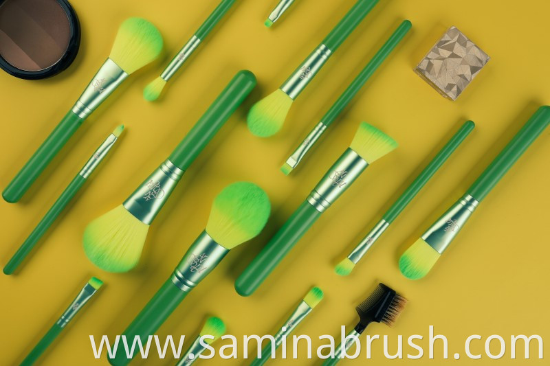 Makeup Brush 1340 Details 03